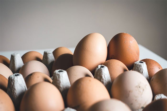 Trứng có nhiều protein, vitamin E giúp chống oxy hóa, giúp ngăn ngừa tổn thương tế bào
