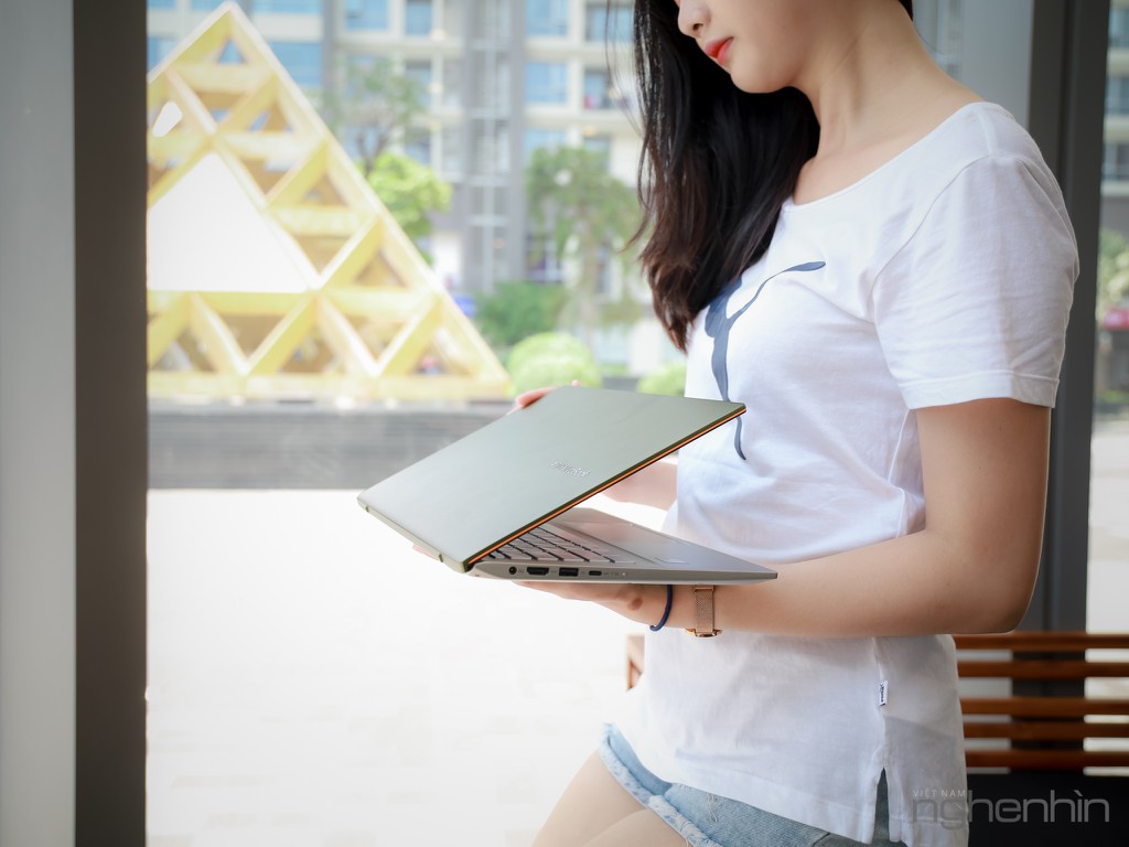 Bóng hồng trên tay VivoBook S14 tại Việt Nam: trẻ trung, năng động đầy phong cách ảnh 4