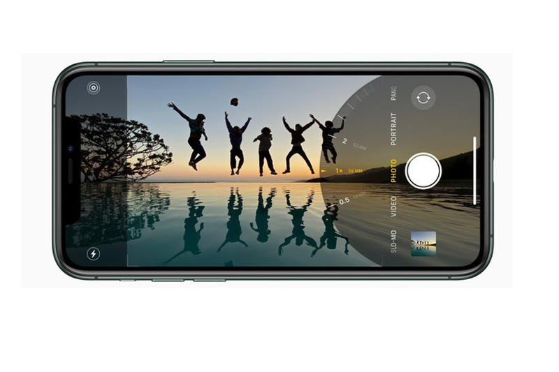 iPhone 11 ban chay, Samsung phai tang san luong man OLED cho Apple
