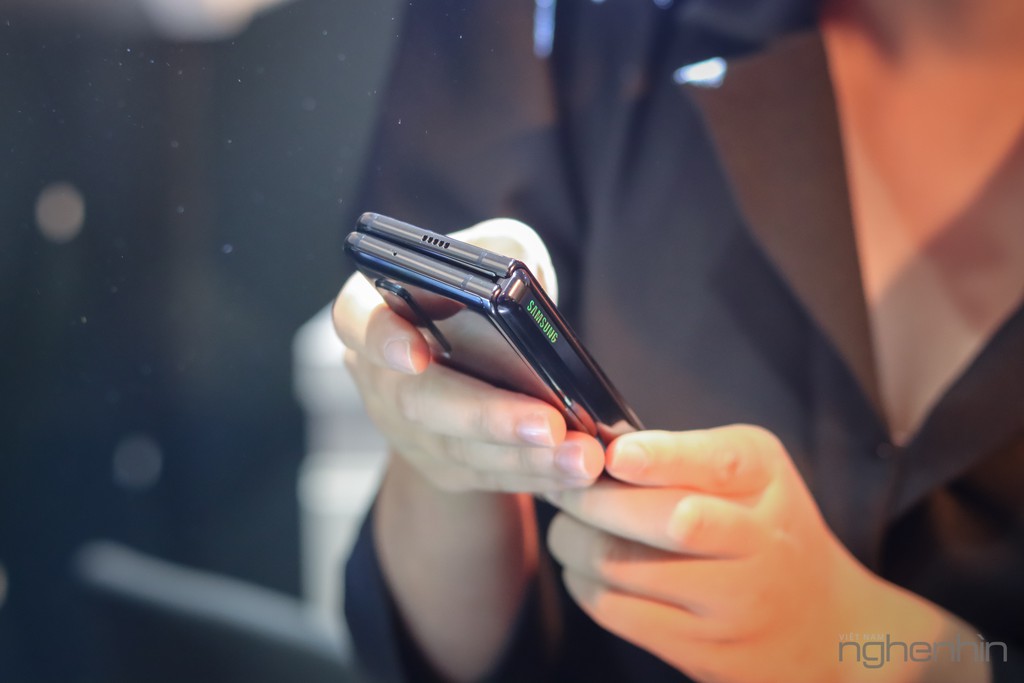 Siêu phẩm Samsung Galaxy Fold smartphone màn hình gập ra mắt người dùng Việt giá 50 triệu  ảnh 2