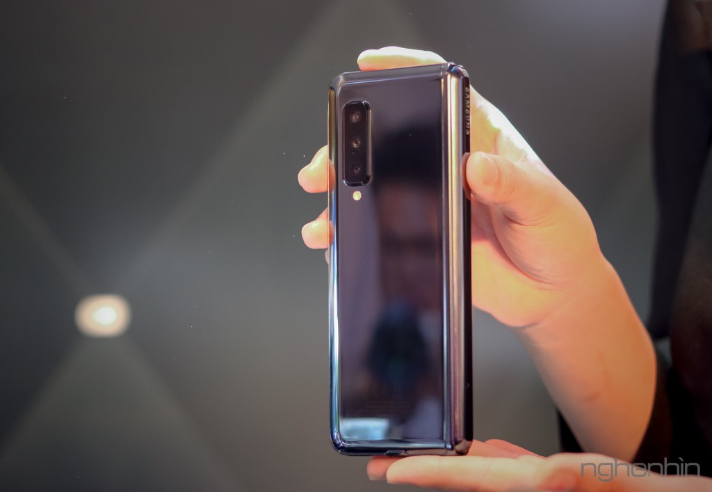 Siêu phẩm Samsung Galaxy Fold smartphone màn hình gập ra mắt người dùng Việt giá 50 triệu  ảnh 15
