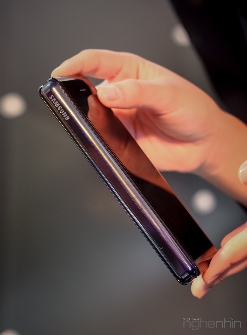 Siêu phẩm Samsung Galaxy Fold smartphone màn hình gập ra mắt người dùng Việt giá 50 triệu  ảnh 16