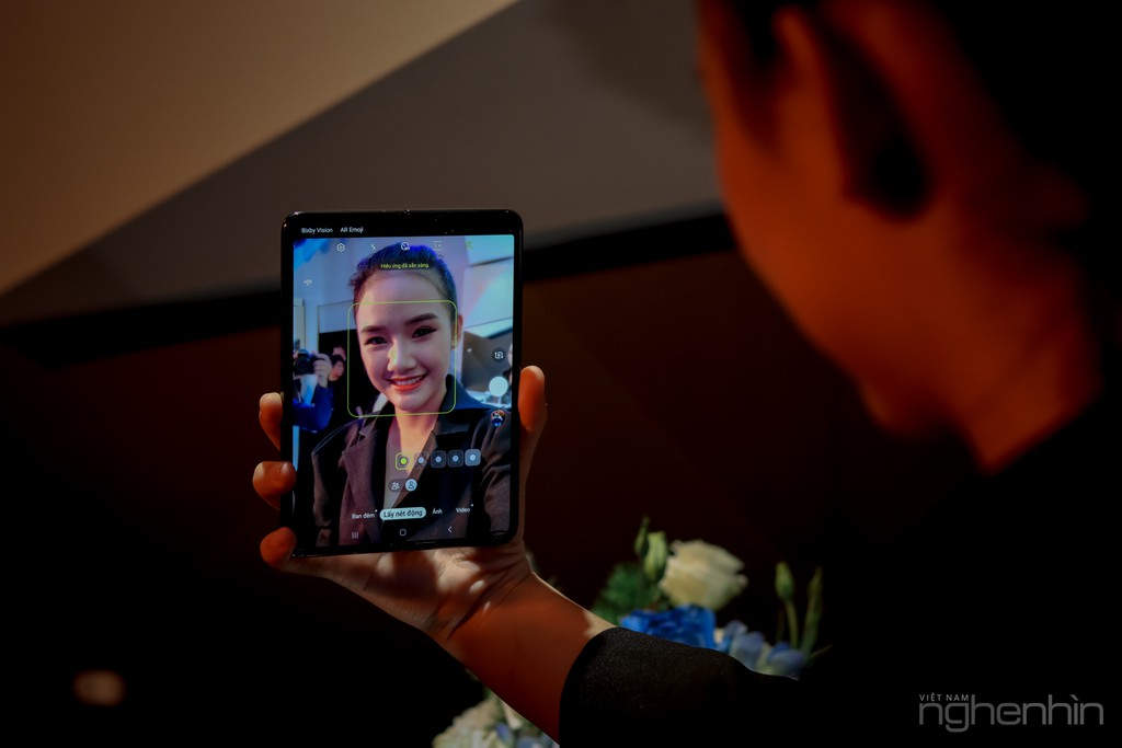 Siêu phẩm Samsung Galaxy Fold smartphone màn hình gập ra mắt người dùng Việt giá 50 triệu  ảnh 17