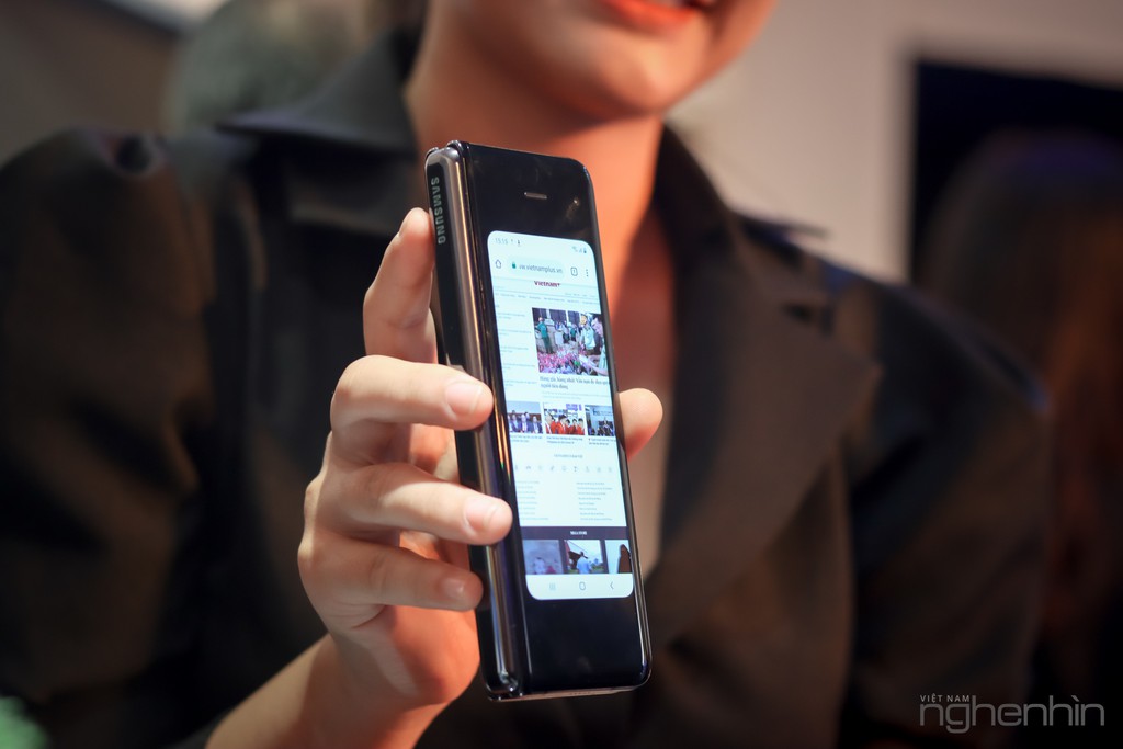 Siêu phẩm Samsung Galaxy Fold smartphone màn hình gập ra mắt người dùng Việt giá 50 triệu  ảnh 6