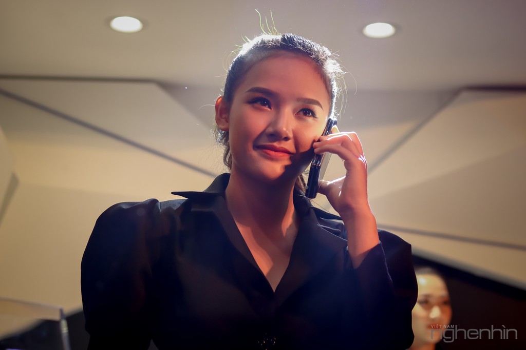 Siêu phẩm Samsung Galaxy Fold smartphone màn hình gập ra mắt người dùng Việt giá 50 triệu  ảnh 9