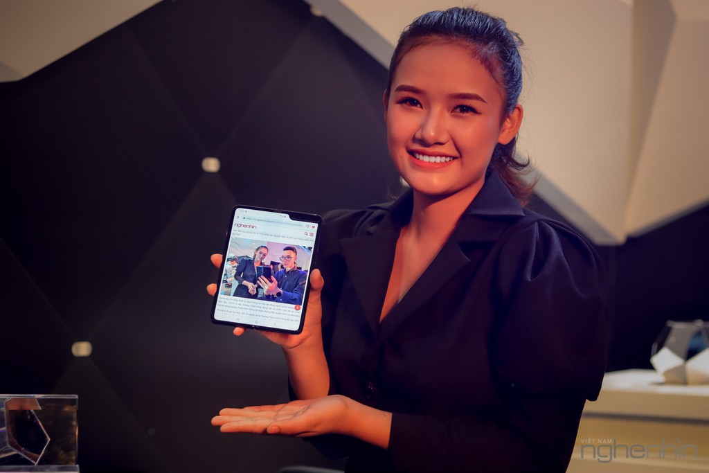 Siêu phẩm Samsung Galaxy Fold smartphone màn hình gập ra mắt người dùng Việt giá 50 triệu  ảnh 11