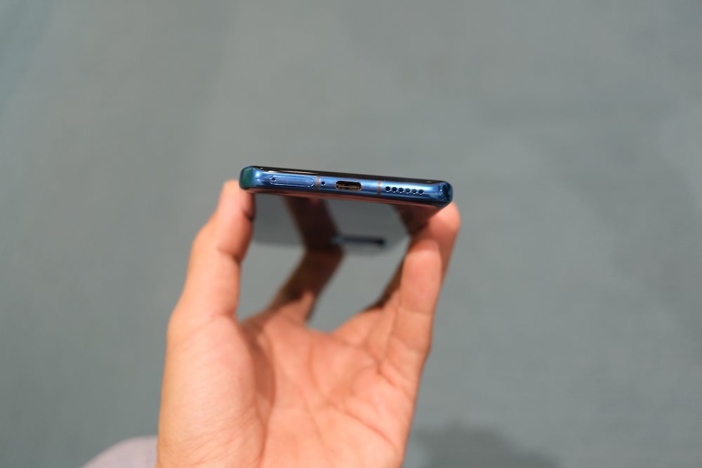 Cận cảnh Huawei P40 Pro tại Việt Nam: Camera zoom 5x, đối thủ của Samsung Galaxy S20+