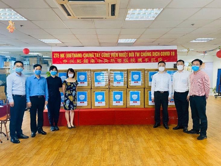 ZTE HK Việt Nam tài trợ 40.000 khẩu trang y tế cho Bệnh viện Nhiệt đới Trung Ương