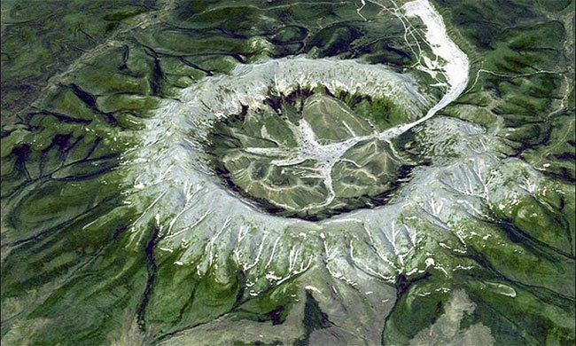 Khối núi Kondyor Massif trong ảnh vệ tinh NASA.