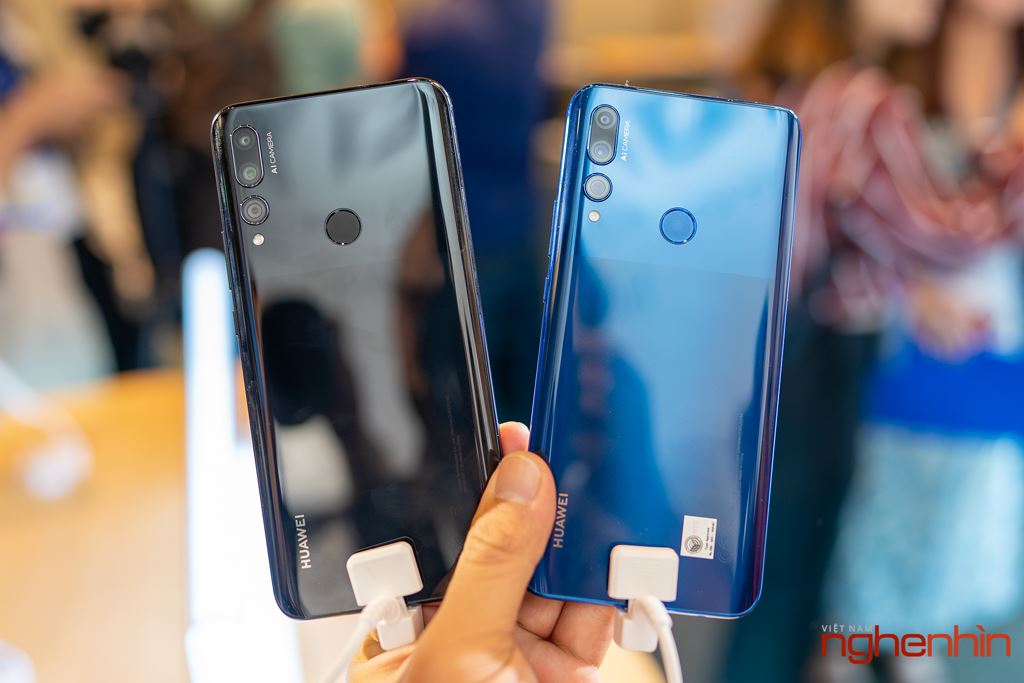Trên tay Huawei Y9 Prime 2019: màn hình không viền, 3 camera sau, camera selfie pop up  ảnh 1