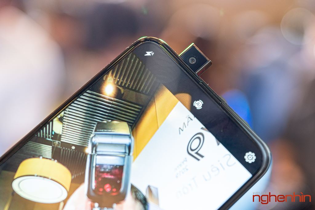 Trên tay Huawei Y9 Prime 2019: màn hình không viền, 3 camera sau, camera selfie pop up  ảnh 6