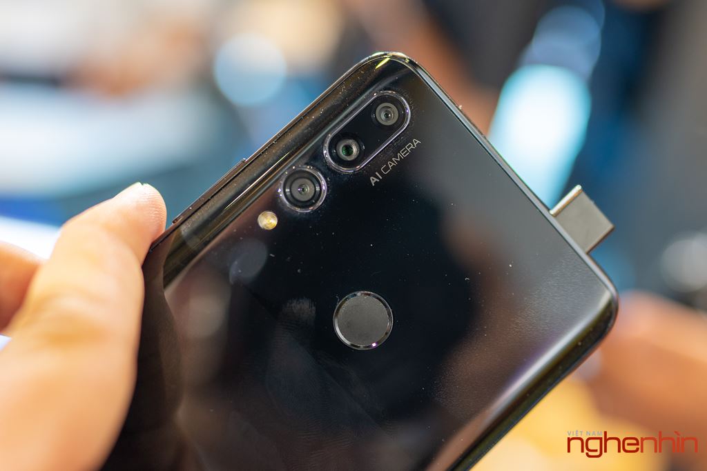 Trên tay Huawei Y9 Prime 2019: màn hình không viền, 3 camera sau, camera selfie pop up  ảnh 7