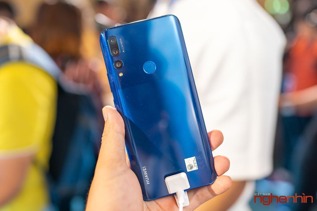 Trên tay Huawei Y9 Prime 2019: màn hình không viền, 3 camera sau, camera selfie pop up  ảnh 8