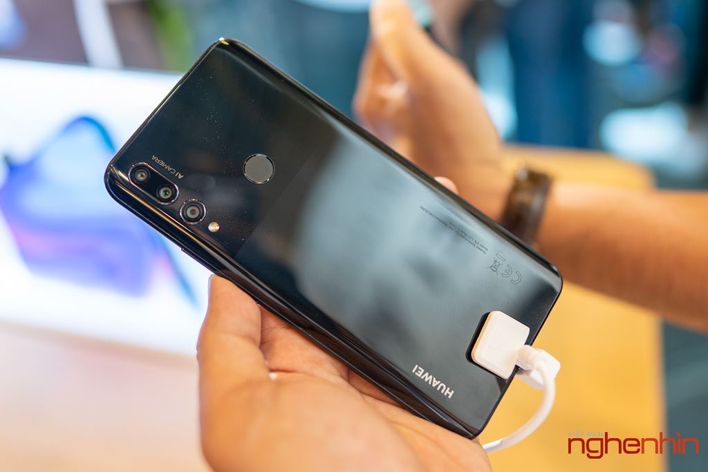 Trên tay Huawei Y9 Prime 2019: màn hình không viền, 3 camera sau, camera selfie pop up  ảnh 10