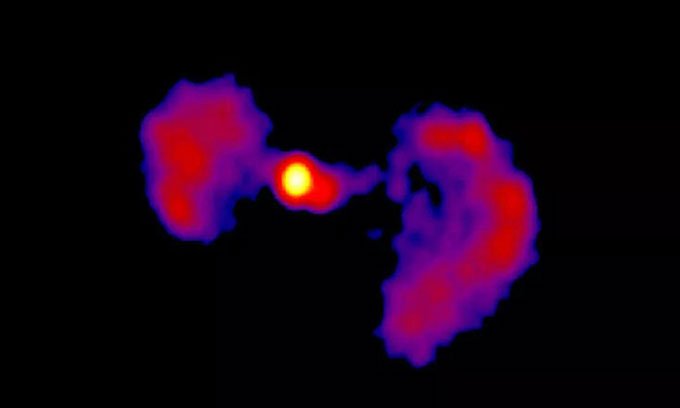 Thiên hà TXS 0128+554 chụp bởi kính thiên văn vô tuyến VLBA.