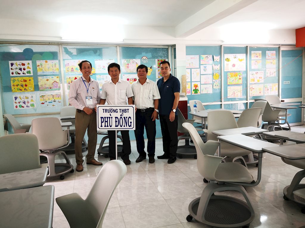 Huawei Việt Nam tặng thiết bị văn phòng cho trường học và các hiệp hội ICT
