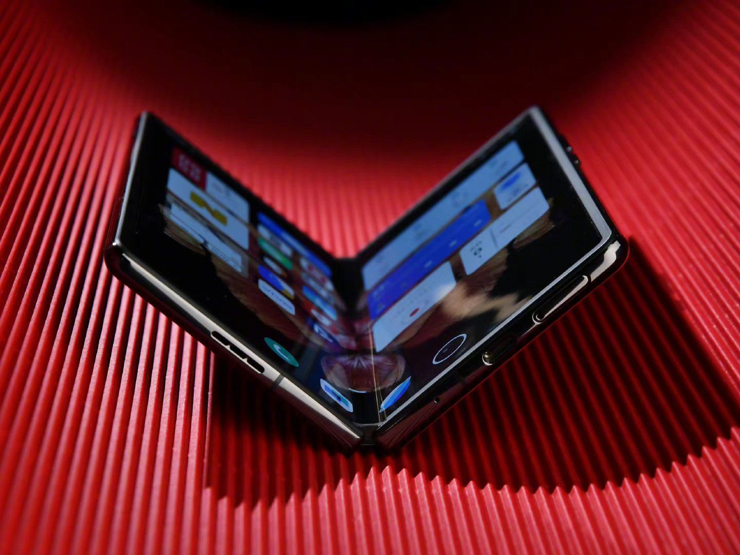 vivo X Fold+ ra mắt: Nâng cấp chip Snapdragon 8+ Gen 1 và sạc nhanh, giá từ 33 triệu đồng - Ảnh 4.
