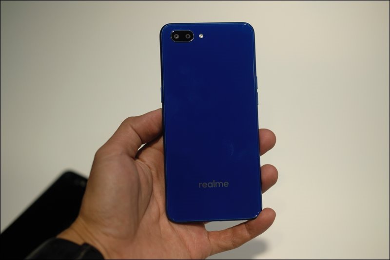 Realme C1 có thêm phiên bản màu xanh, giá 2,49 triệu đồng