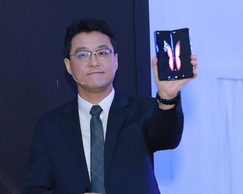 Siêu phẩm điện thoại gập Galaxy Fold giá 50 triệu đồng cháy hàng sau 6 giờ ra mắt tại Việt Nam