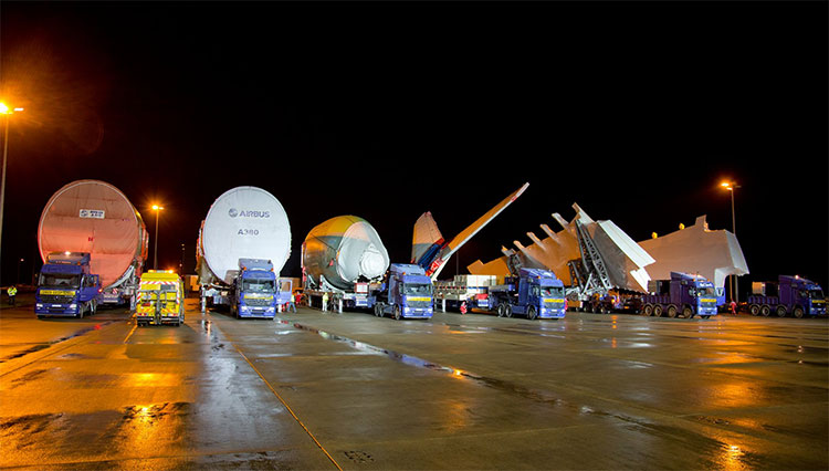 Đoàn xe tải chở 6 bộ phận chính của Airbus A380.