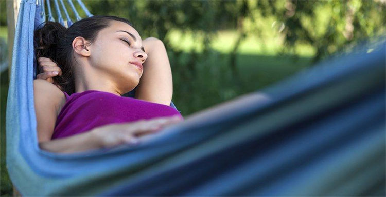 Việc lắc lư khi ngủ thực sự có thể giúp giấc ngủ sâu hơn, thức dậy ít hơn và thậm chí còn giúp cải thiện trí nhớ.