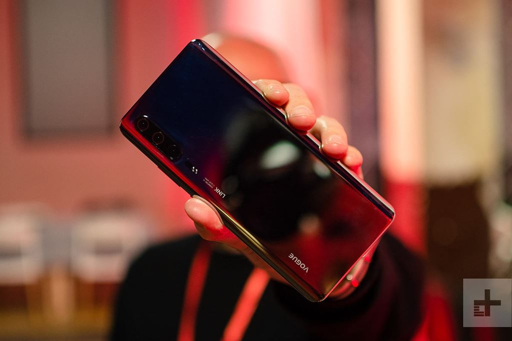 Một tháng nữa mới ra mắt mà hôm nay Huawei P30 đã lộ ảnh trên tay ảnh 1