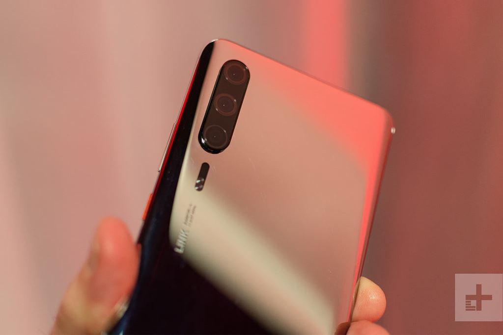 Một tháng nữa mới ra mắt mà hôm nay Huawei P30 đã lộ ảnh trên tay ảnh 2