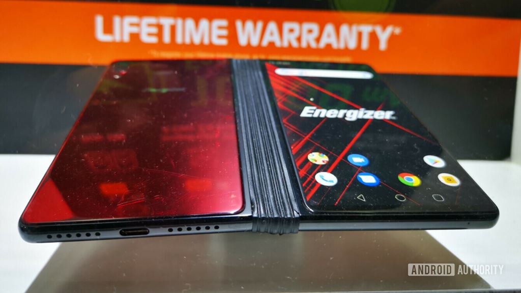Energizer Power Max P8100S ra mắt: smartphone gập giá ngang Galaxy S10+  ảnh 2