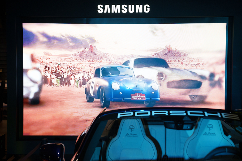 Samsung biến TV khổng lồ The Wall thành nền để siêu xe Porsche 911 Carrera Panamericana Special ra mắt