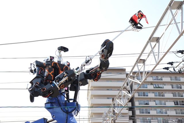 Nhật Bản chế tạo robot xây dựng khổng lồ điều khiển bằng thực tế ảo, ngầu như các Jaeger trong Pacific Rim - Ảnh 1.