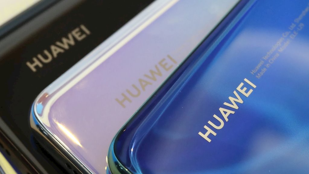 Huawei nói gì khi bị Liên minh Wi-Fi và Hiệp hội SD gạch tên?