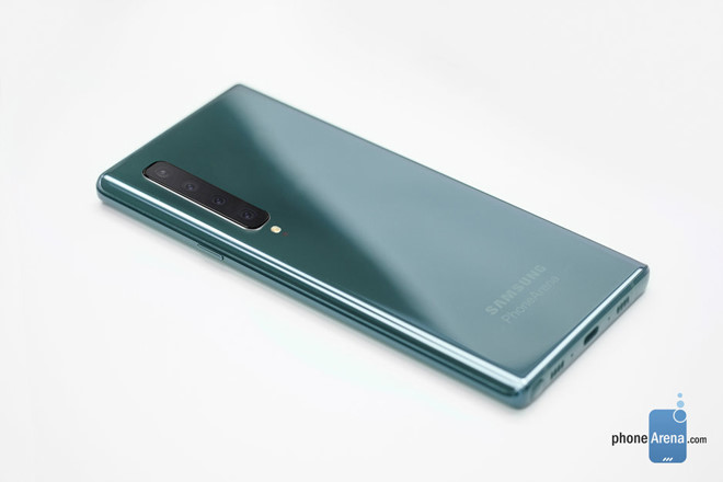 Ngoai hinh Galaxy Note 10 gay tranh cai ra sao?-Hinh-2