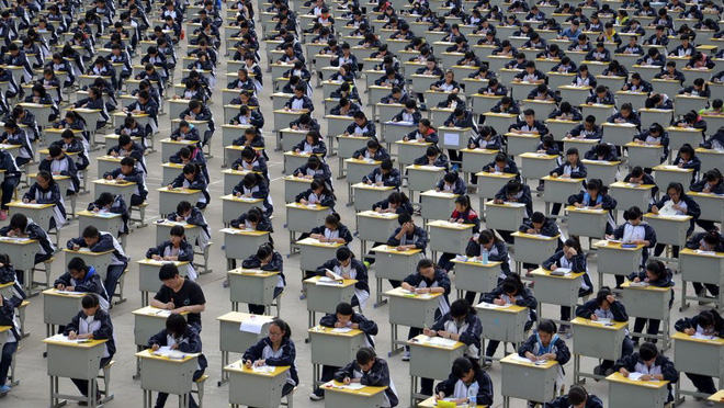 Bài thi Văn điểm tuyệt đối trong kỳ thi Đại học khó nhất thế giới tại Trung Quốc khiến dân mạng chỉ biết thốt lên quá đỉnh - Ảnh 1.