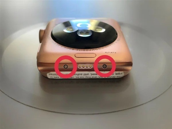 Nguyên mẫu Apple Watch Series 3 tiết lộ cổng kết nối với dây đeo thông minh ảnh 1
