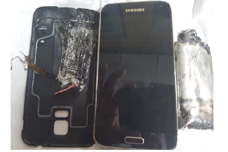 Samsung Galaxy S5 phat no, nguoi dan ong bong nang-Hinh-2