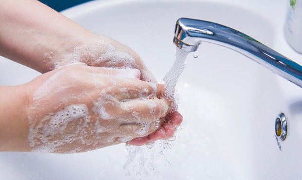 Giữ vệ sinh thân thể sạch sẽ, nhất là bàn tay, bàn chân luôn phải sạch.
