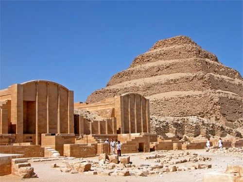 Phát hiện hàng trăm kim tự tháp cổ Ai Cập, nằm ẩn sâu ngay phía dưới lòng đất - Ảnh 1.