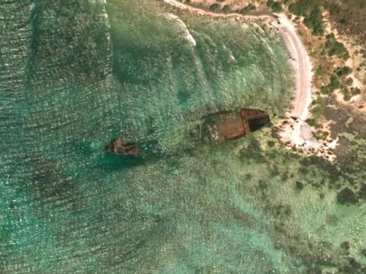 Vụ tai nạn tàu chở hàng năm 1981, các thủy thủ may mắn không bị người trên đảo này tấn công.