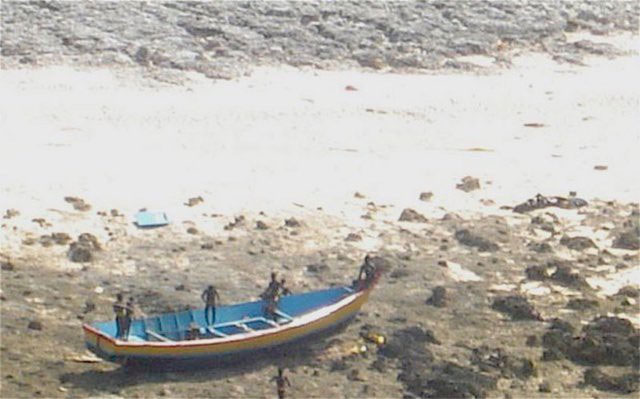 2 ngư dân xấu số bị người Sentinel sát hại vào năm 2006 sau khi ghé hòn đảo để bắt cua.