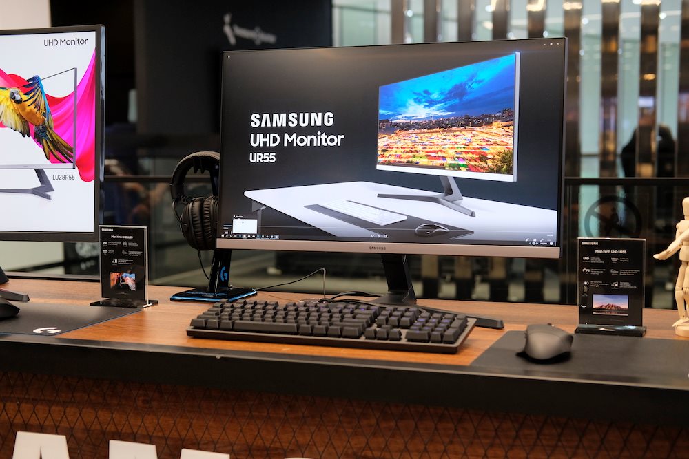 Samsung ra mắt màn hình chuyên đồ hoạ và giải trí, giá 14,9 triệu đồng