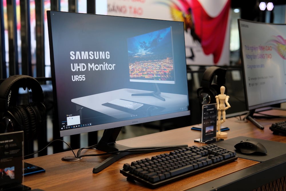 Samsung ra mắt màn hình chuyên đồ hoạ và giải trí, giá 14,9 triệu đồng