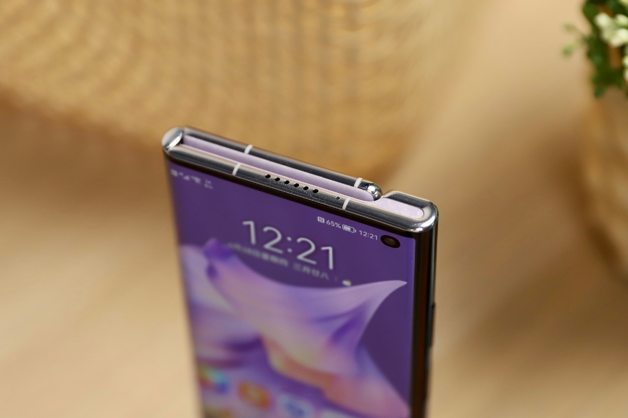 Ảnh thực tế Huawei Mate XS 2 với thiết kế mới, phần cứng lỗi thời, giá cao