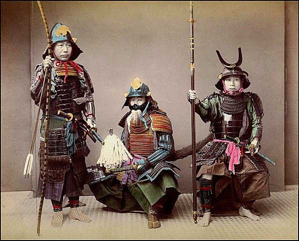 Áo giáp che gần như toàn thân samurai.
