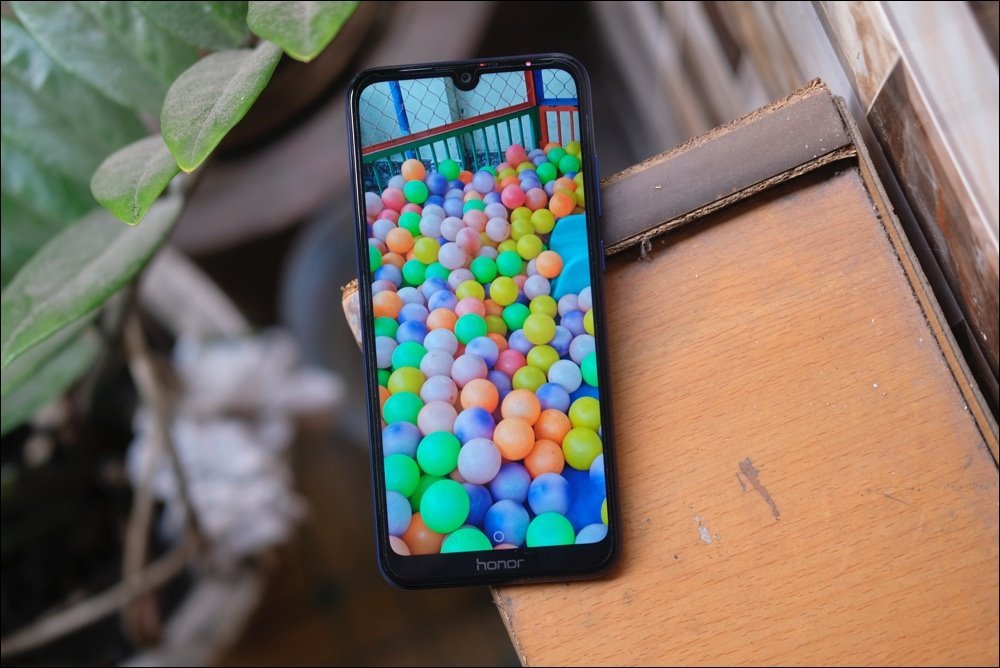 Đây là 4 smartphone màn hình giọt nước đẹp mắt mà giá chỉ xấp xỉ 3 triệu đồng