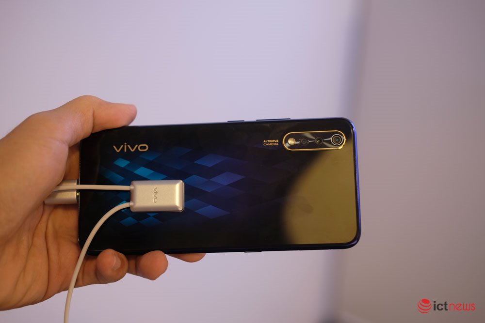 Vivo giới thiệu Vivo S1, 3 camera sau, cảm biến vân tay dưới màn hình, giá bán 6,99 triệu đồng