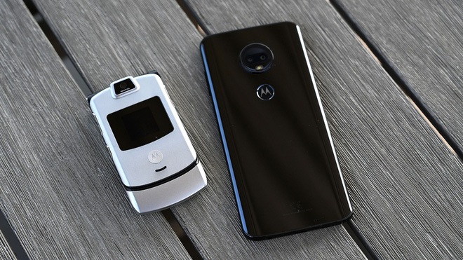 Chúc mừng sinh nhật thứ 15 của Motorola Razr: Chiếc điện thoại lật cuối cùng được mọi người quan tâm - Ảnh 1.