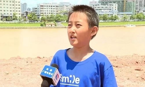 Bé Zhang Yangzhe trả lời phỏng vấn về phát hiện.