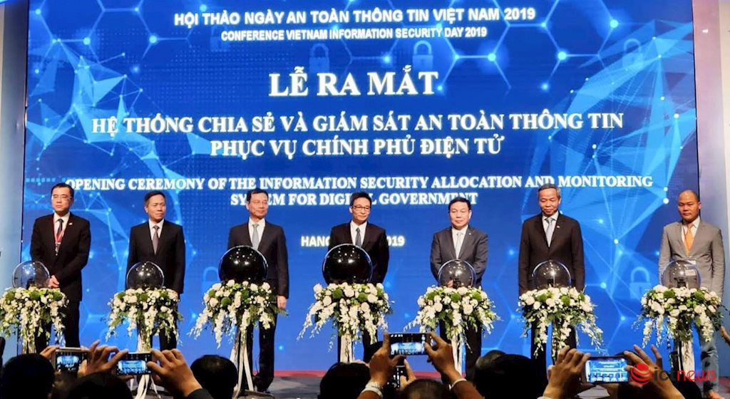 Phó Thủ tướng Vũ Đức Đam mong ý thức an toàn thông tin của mọi người Việt Nam luôn thường trực từng giây từng phút