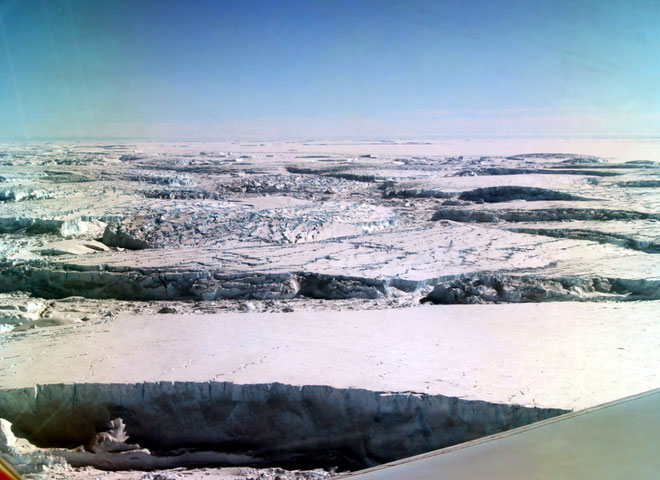 Đây là Đỉnh Thompson, bị bao hai bên bởi sông băng Nam Cực.