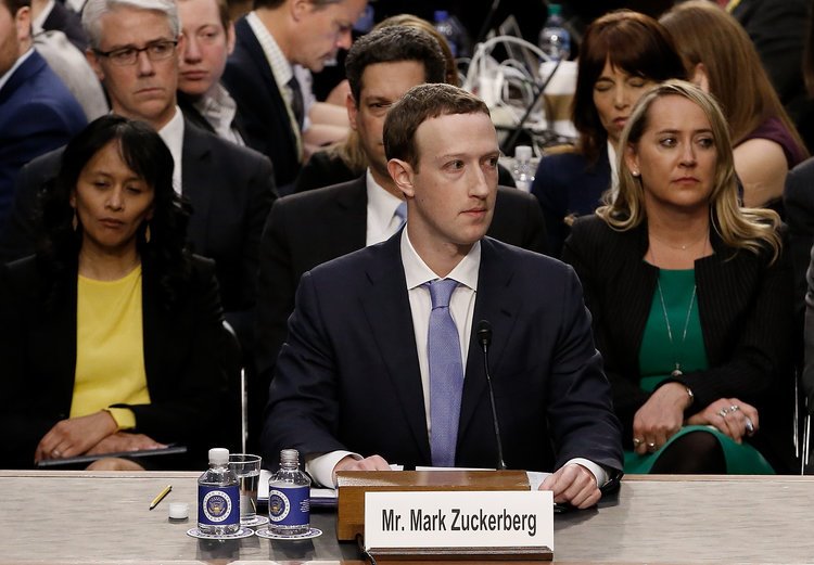 Mặc scandal bủa vây, Mark Zuckerberg vẫn tự hào về Facebook 2018
